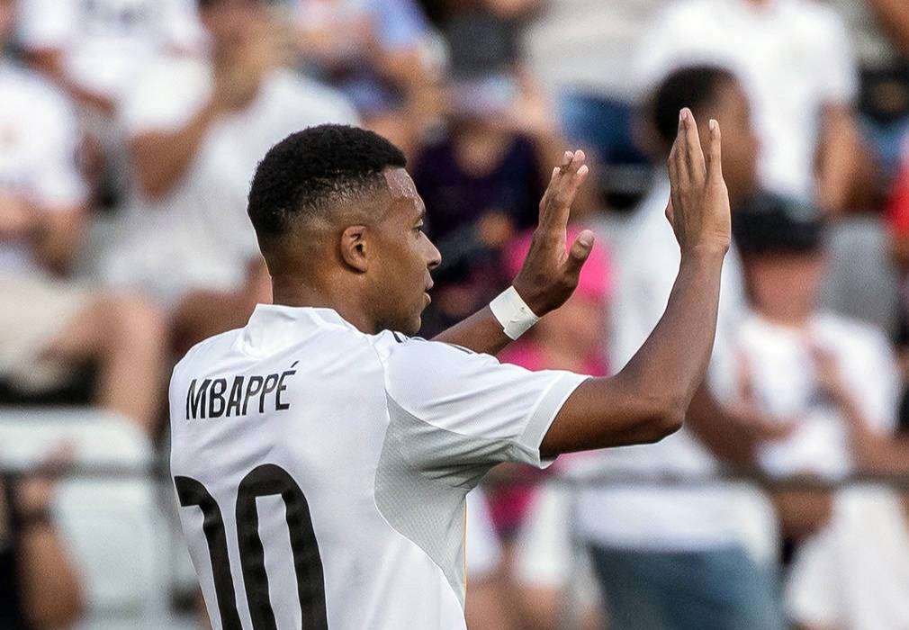 黑白直播-关于拜仁险胜利物浦，姆巴佩关键助攻美洲杯的信息