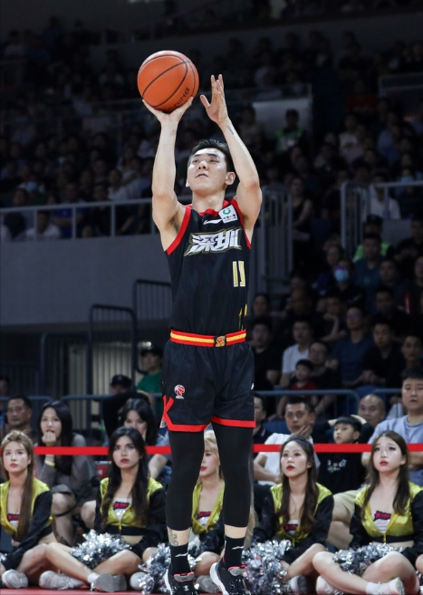 兰斯球员肯尼发挥出色成为球队关键先生 兰斯球员肯尼发挥出色成为球队关键先生