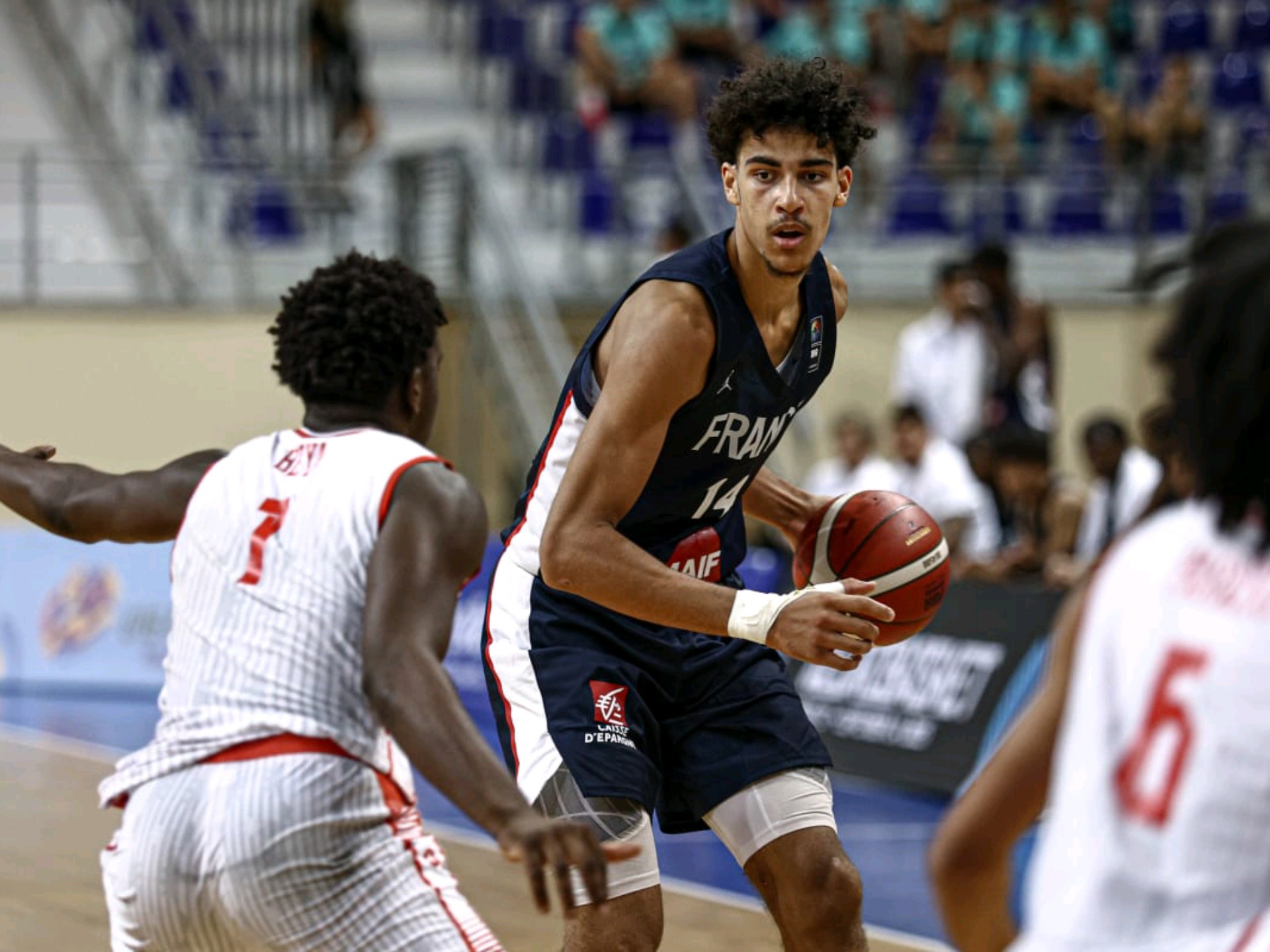 黑白直播nba-法国取胜芬兰，小组赛实力占优