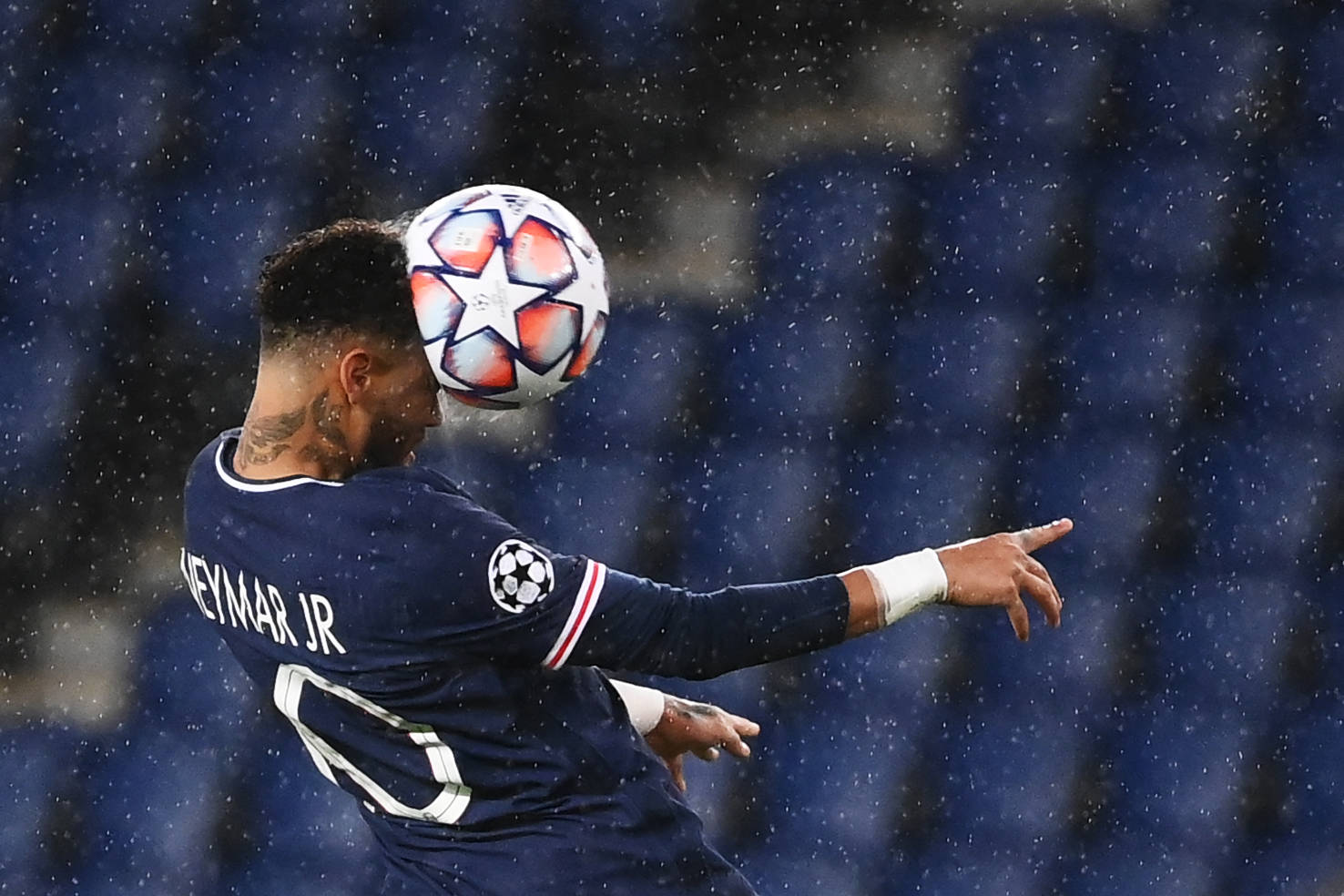 关于巴黎圣日耳曼主场1-0战胜曼联的信息 关于巴黎圣日耳曼主场1-0战胜曼联的信息