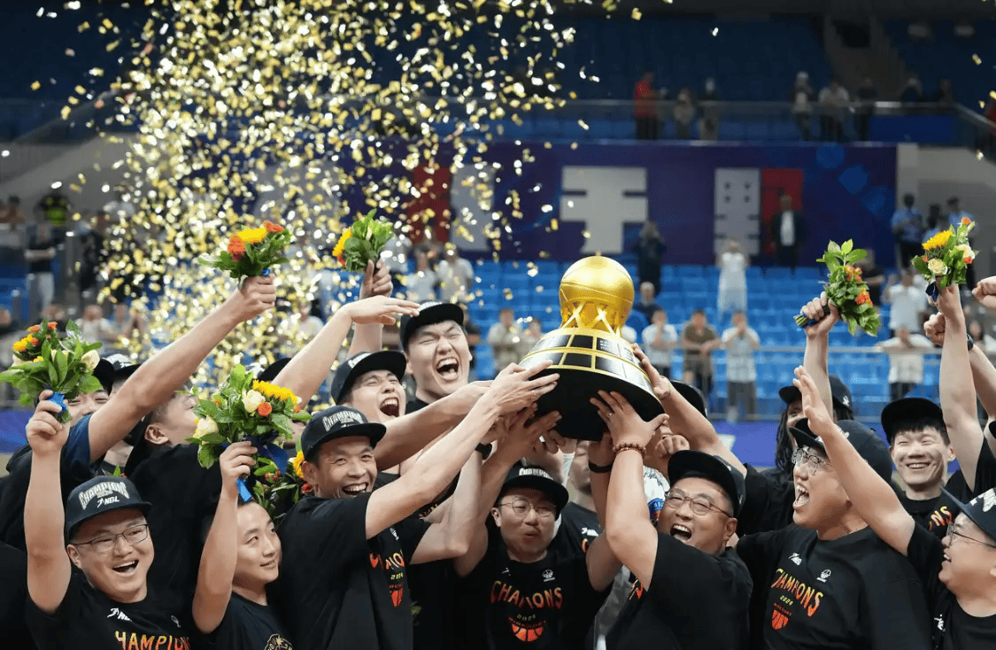 俱乐部球队备战大赛，气势如虹