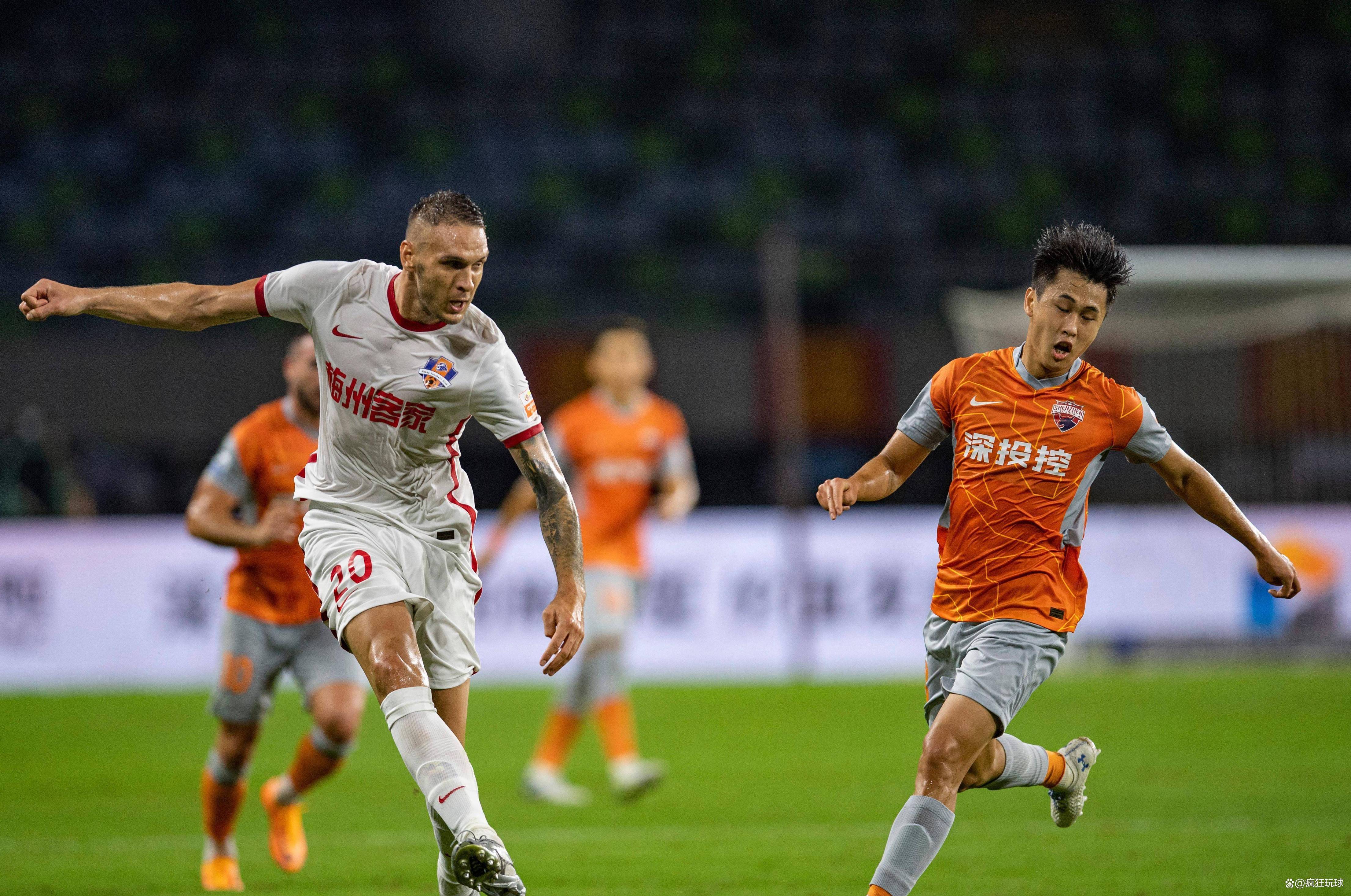 球队经历人员变动，大手笔挖来新外援