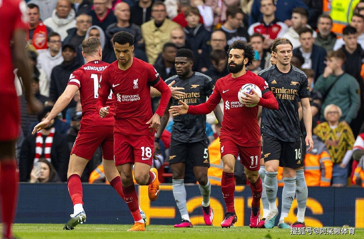 关于利物浦将迎战曼城，谁能占据联赛榜首位置？的信息