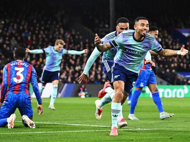 曼联大胜水晶宫，继续追赶前四位置