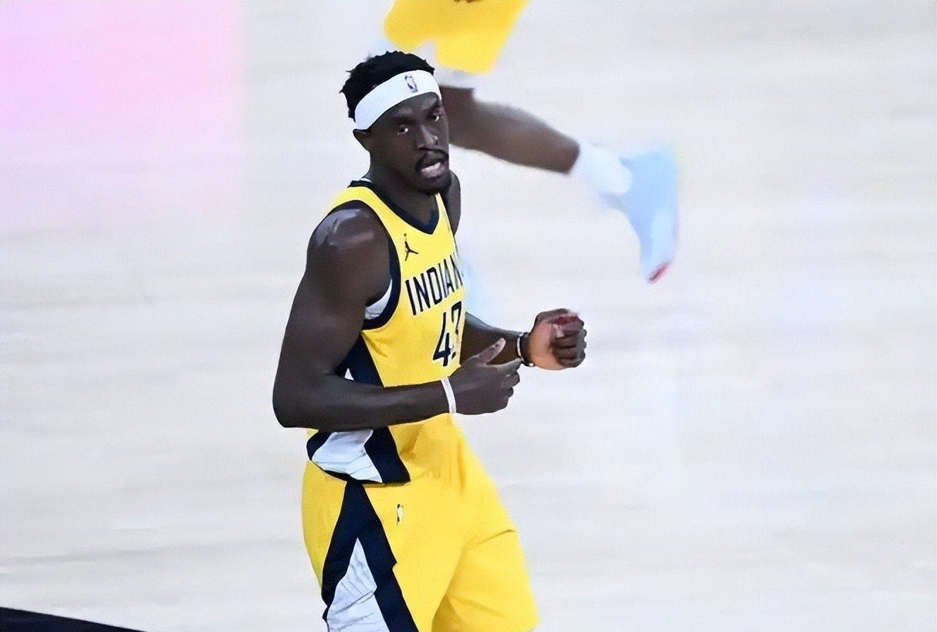 黑白直播免费体育直播-雄鹿队客场惜败开拓者队