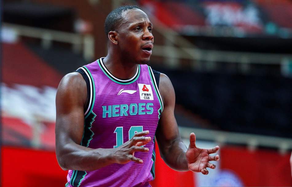 黑白直播nba在线观看-波兰男篮完胜西班牙男篮，哈里斯完成帽子戏法