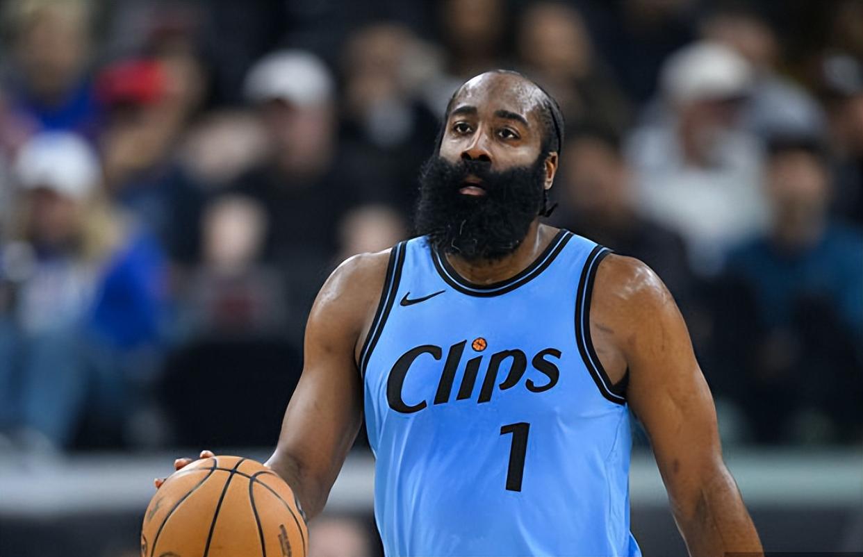 快船外线手感极佳，大胜对手