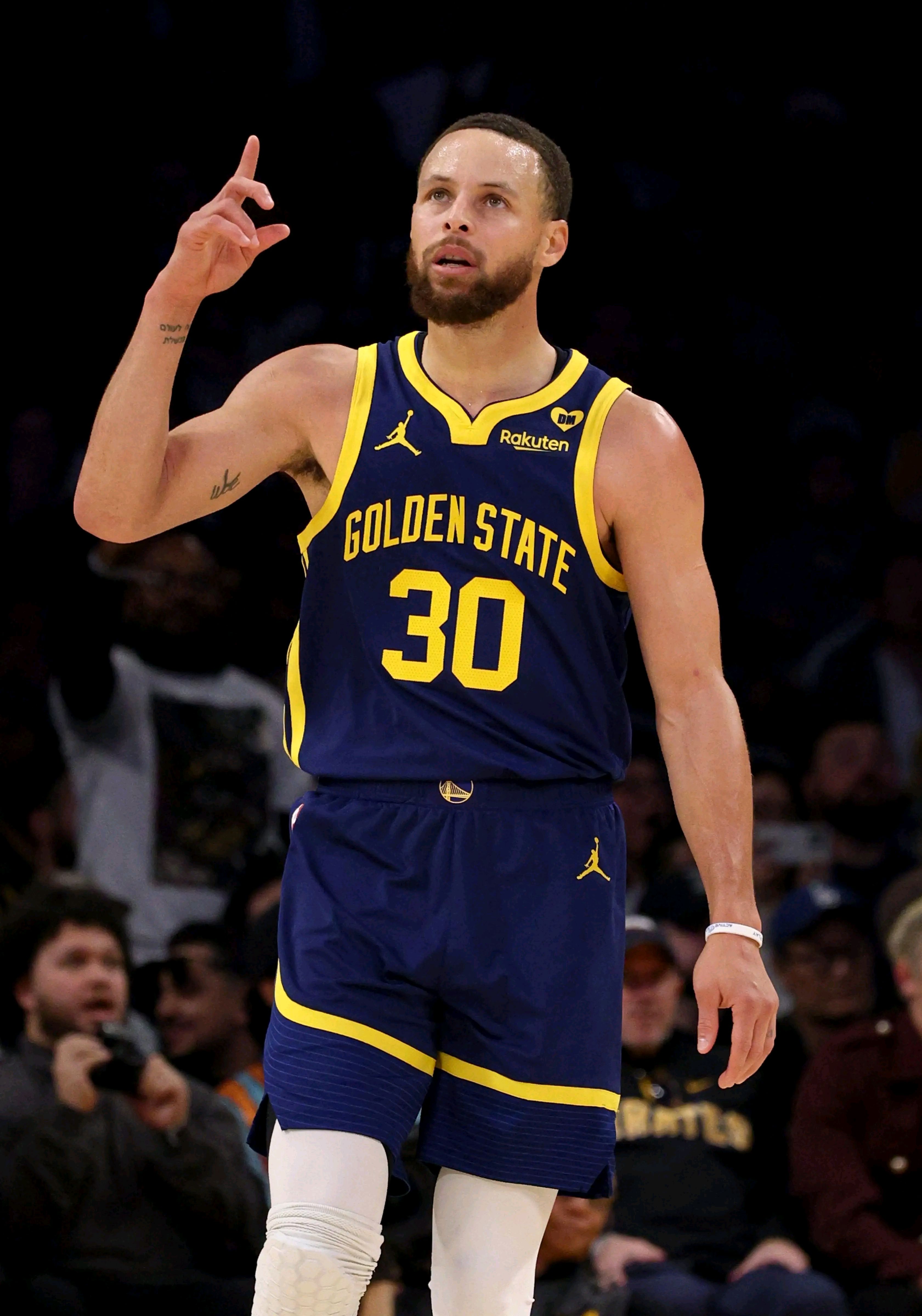 土耳其男篮险胜热火B队，库里统治全场的简单介绍