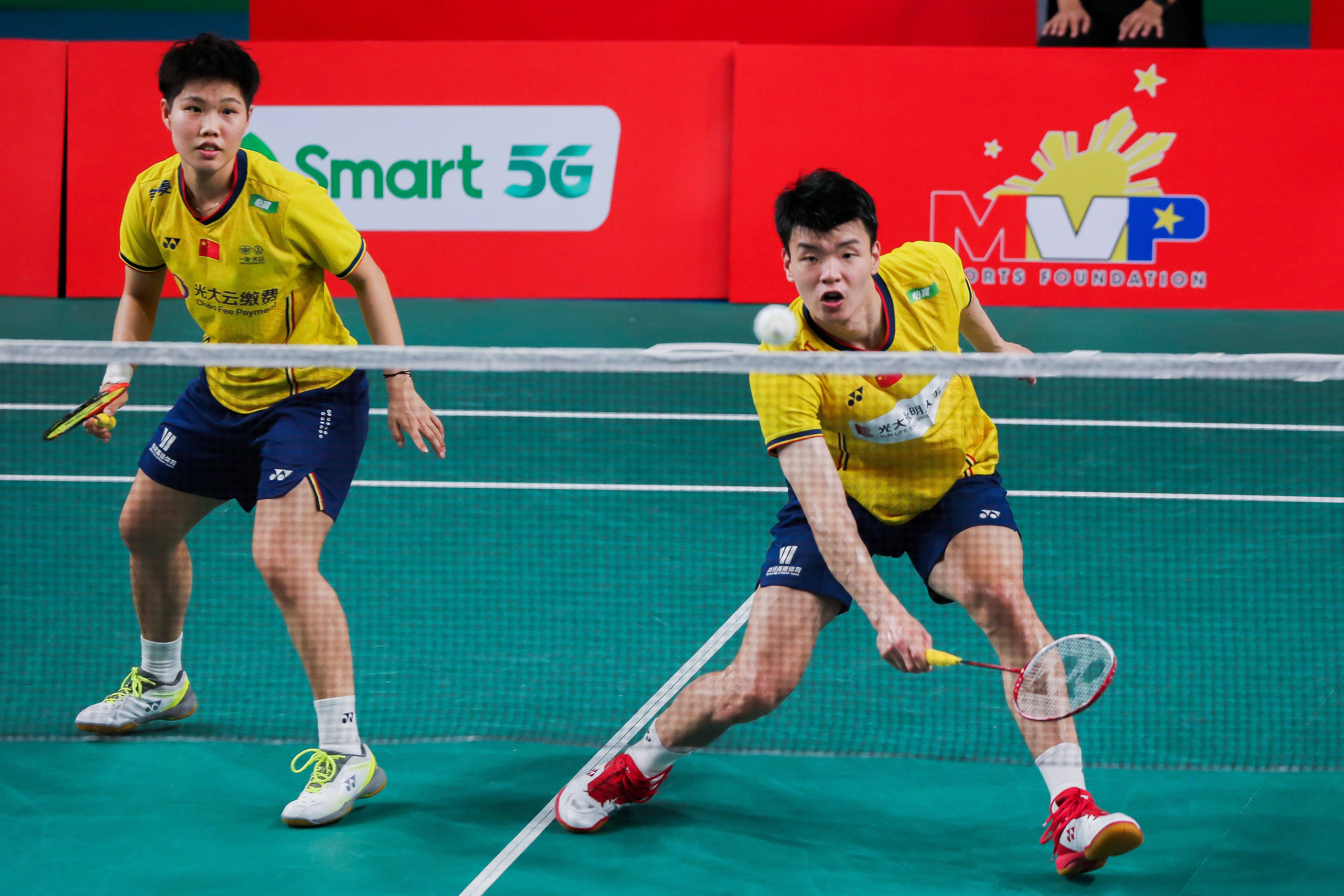 黑白直播在线观看nba-包含羽毛球赛事精彩瞬间盘点，年度回顾震撼登场的词条