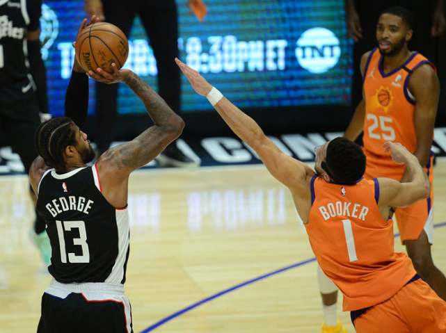 黑白直播-天津队完胜上海队，乔治关键制胜