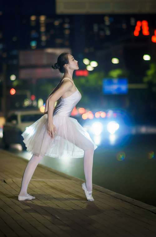 黑白直播nba-极速飞轮与伯纳乌的永恒指针，当终点线遇见里程碑