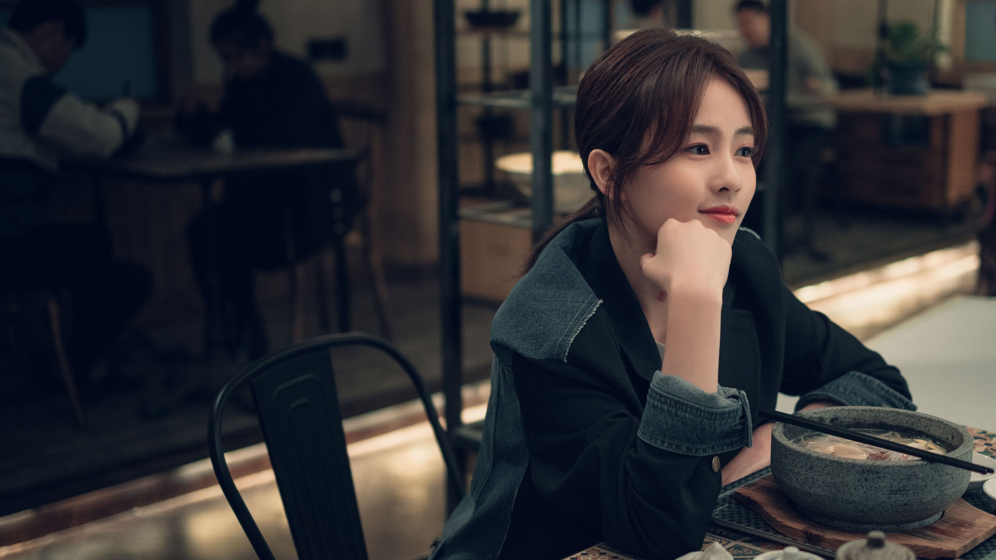 黑白直播在线观看-德罗赞单核驱动，猛龙如何攻陷华南虎主场？