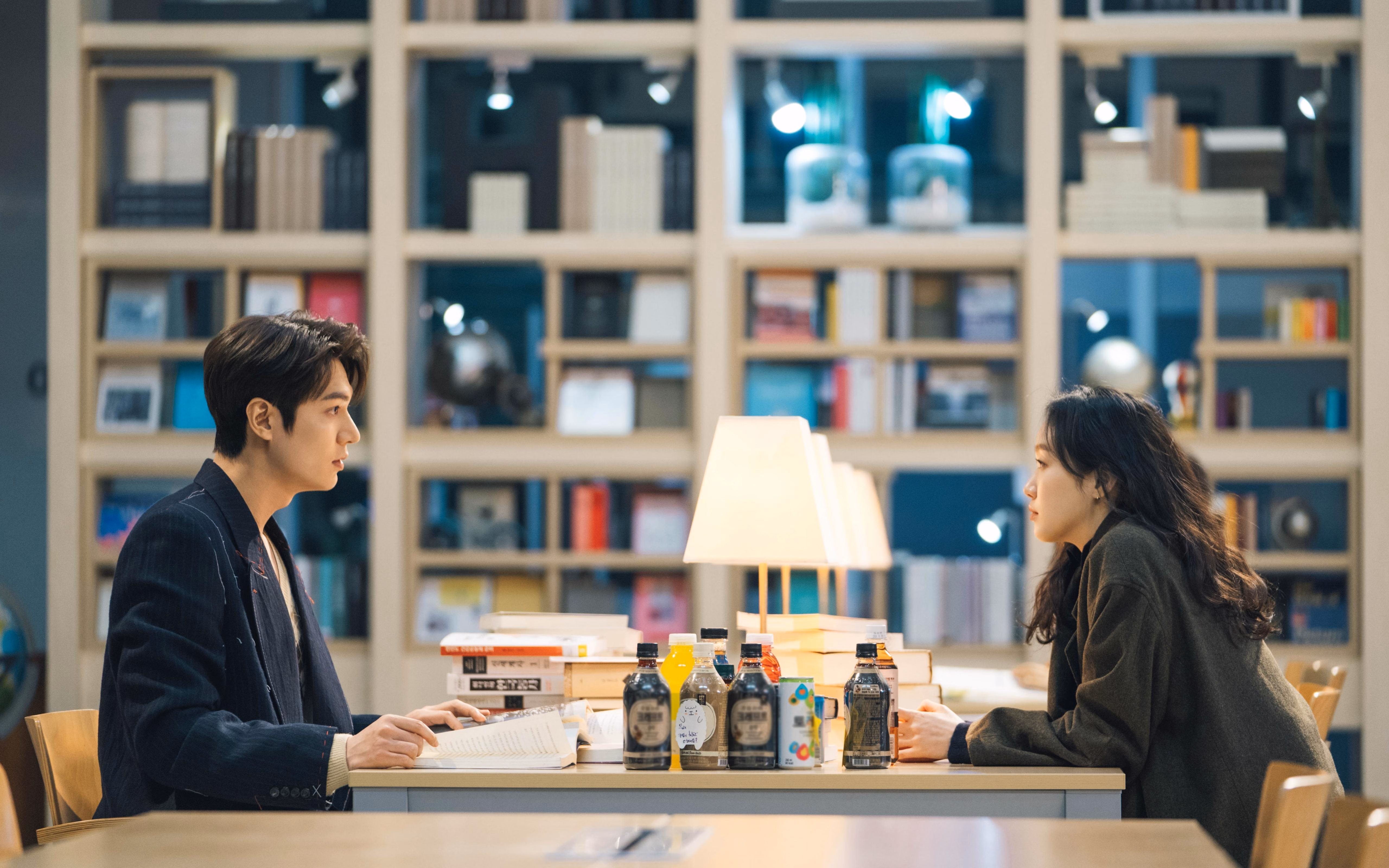 黑白直播体育-湖人制霸广东队，库里跨洋闪耀成关键先生