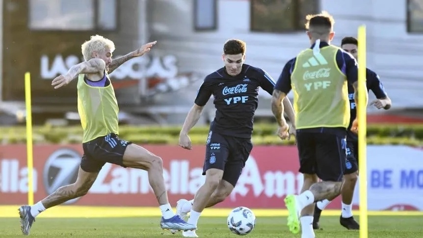 法国对阵乌拉圭，阿尔瓦雷斯个人能力完全展现