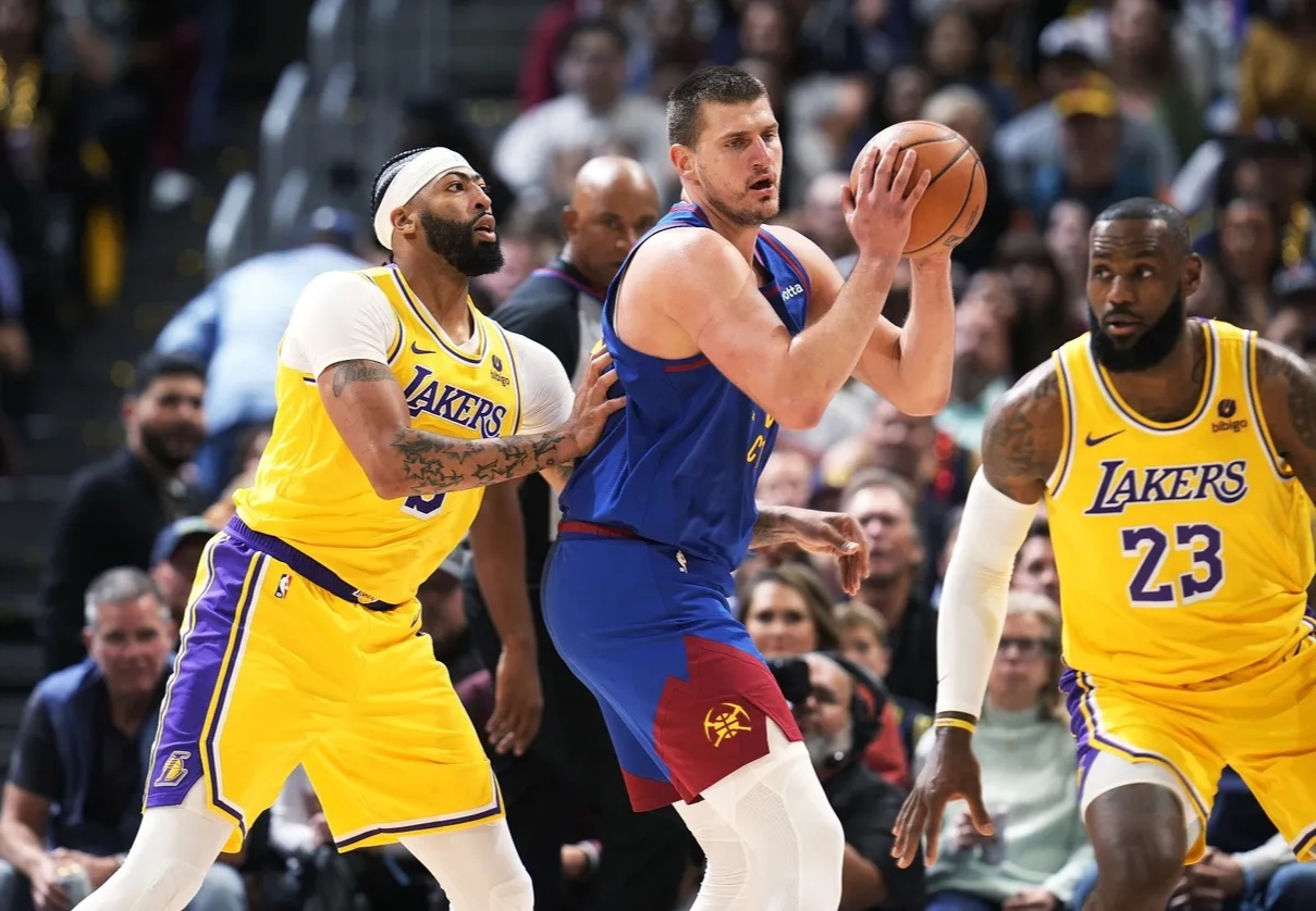 塔图姆带队取胜，鹈鹕硬仗取胜老鹰