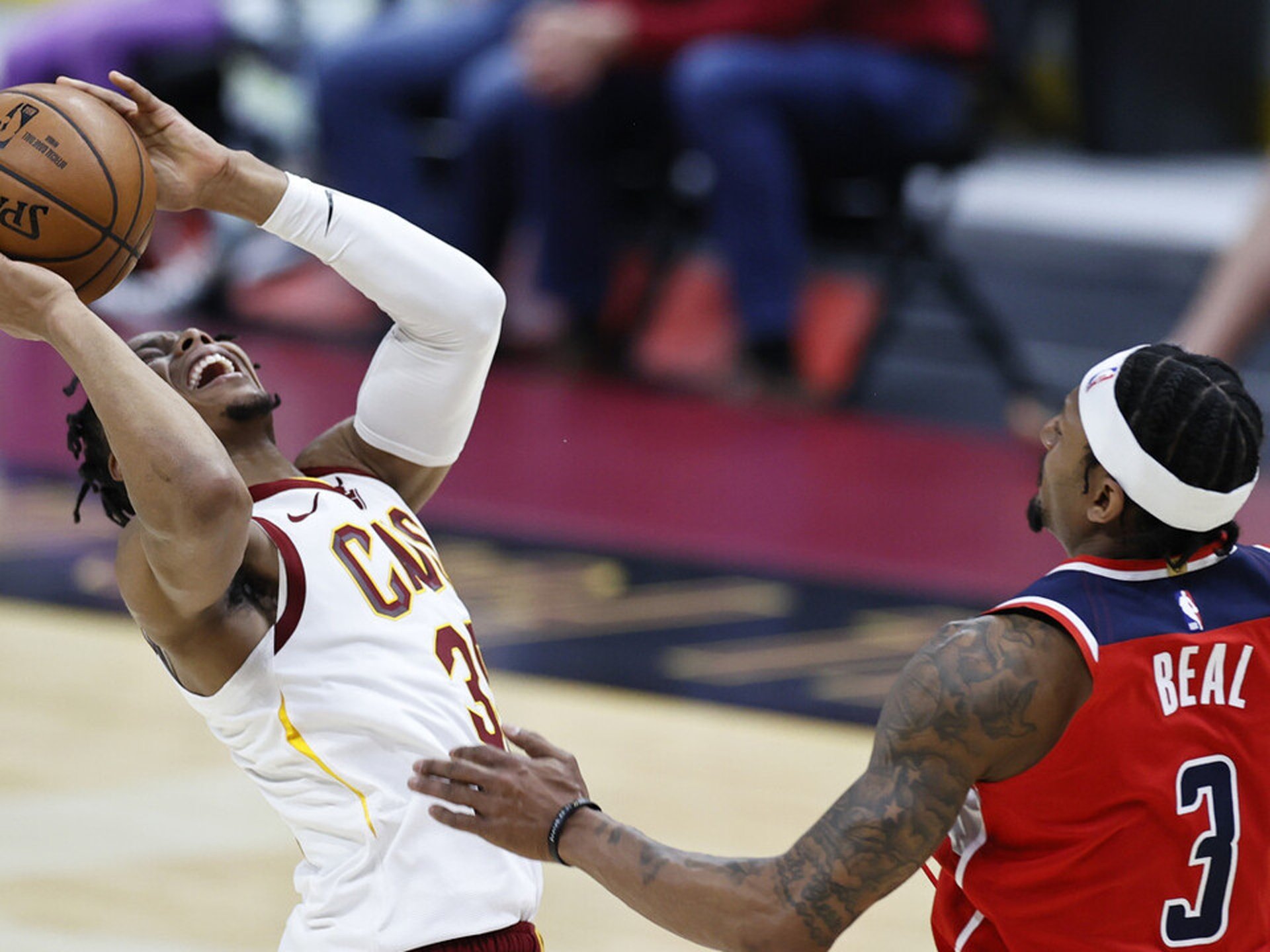 雷霆淘汰赛过关骑士，米切尔冠军级表现