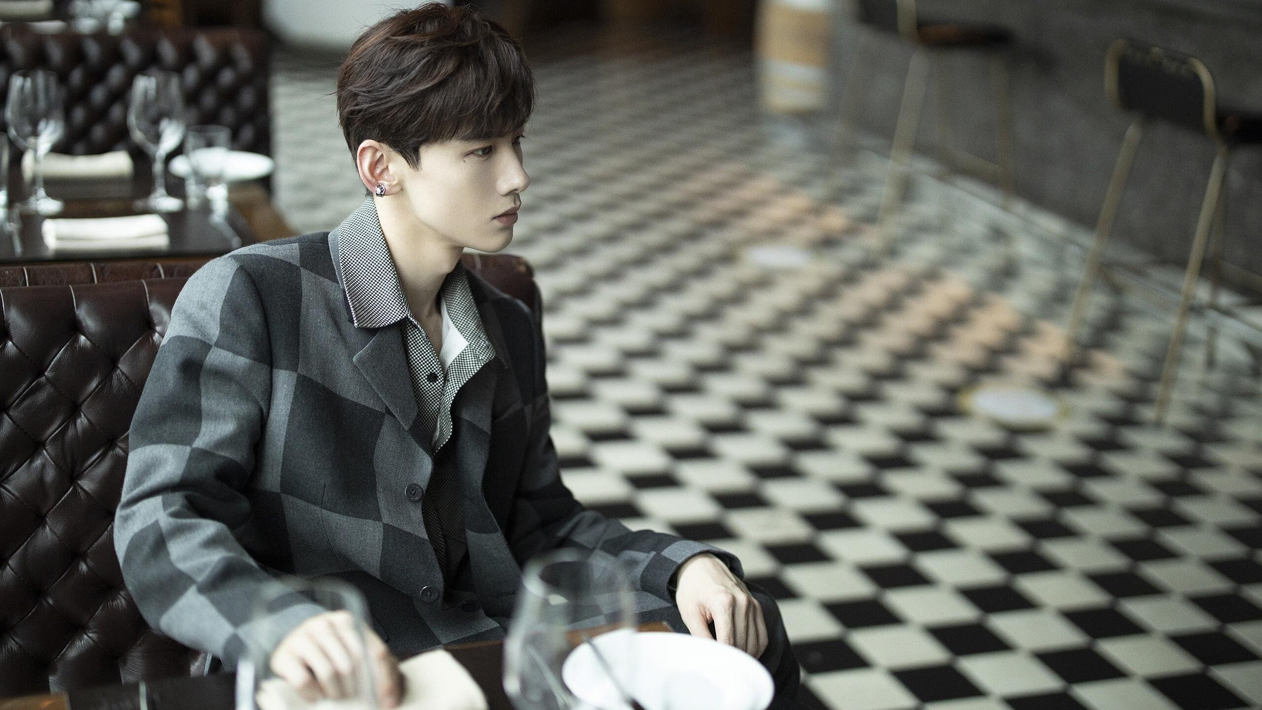 东方门神撼英伦，拉亚九度封神，日本球队如何让利物浦俯首？